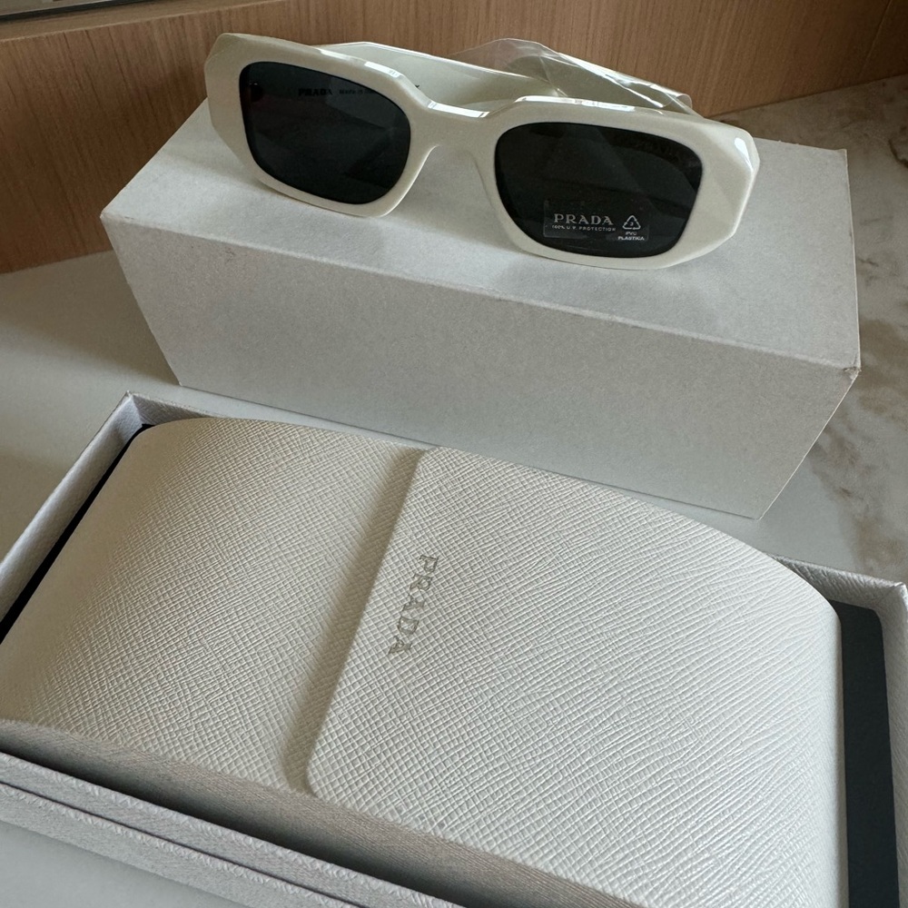 new with tags prada sunglasses